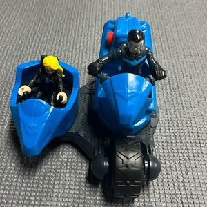 DC friends Nightwing and Black Canary transforming cycle set